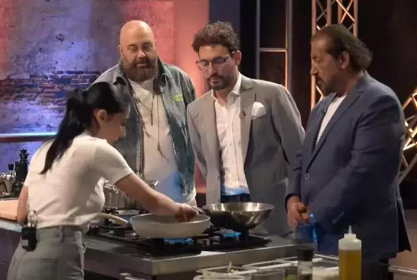 MasterChefte duygu seli Yarışmacı Arzu Çoban hikayesiyle herkesi ağlattı Babam 1 ayda 20 yıl yaşlandı