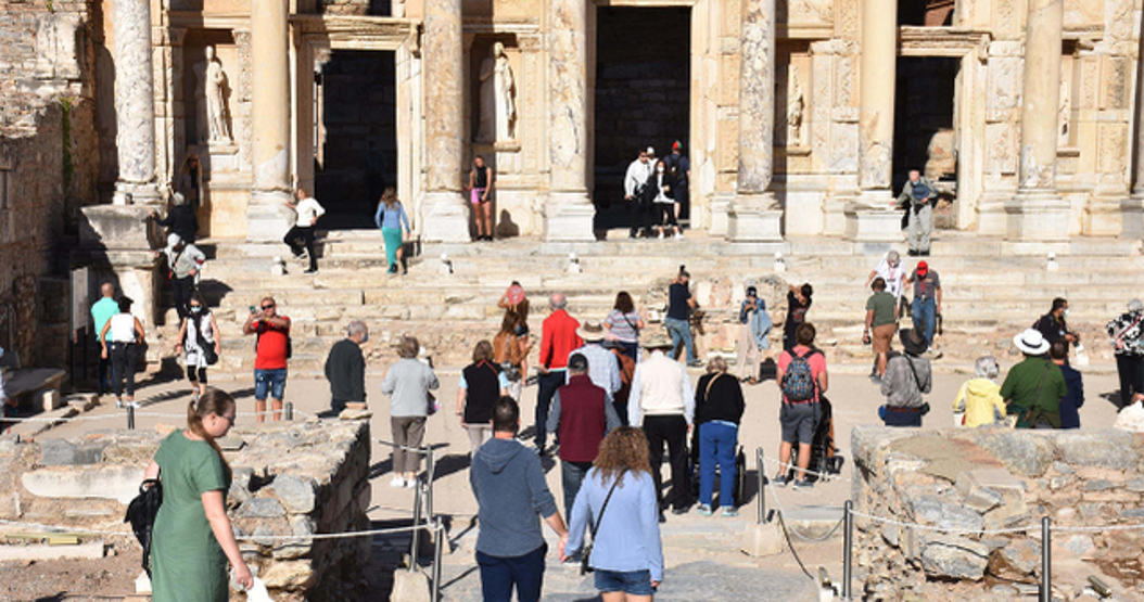 Ziyaretçi akını Efes Antik Kenti’ni bayramda 129 bin kişi ziyaret etti