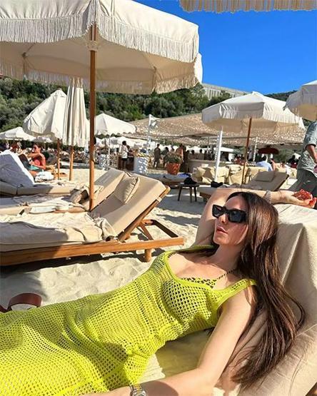 Defne Samyeli leoparlı bikinisiyle yürek hoplattı