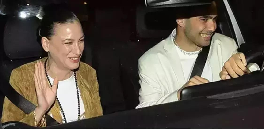 Serenay Sarıkaya ile Mert Demir dudak dudağa görüntülendi
