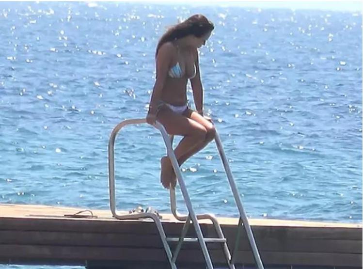 Yeliz Şar yıllara meydan okuyor Bodrum tatilinde görüntülendi