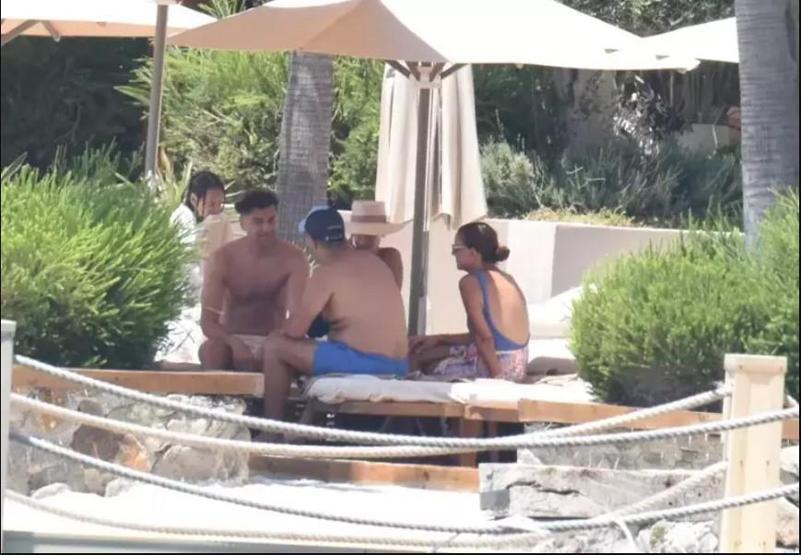 Burak Yılmaz, Bodrumda Çocukların kahramanı oldu.