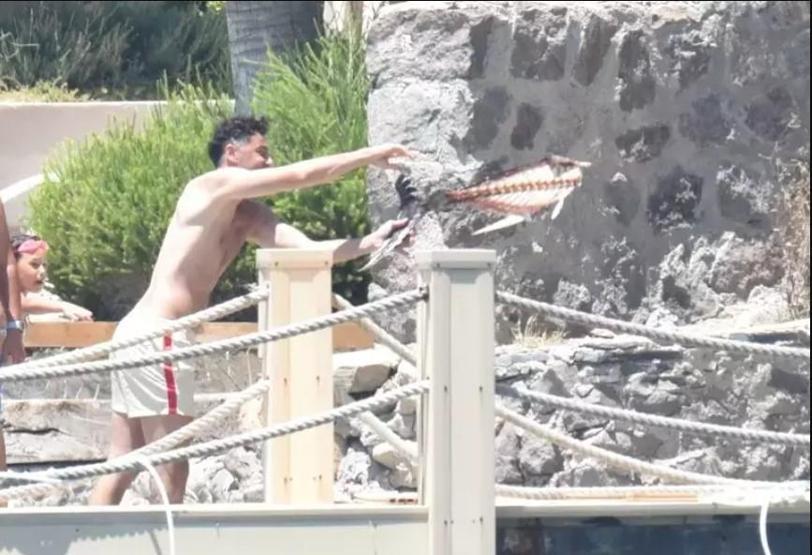 Burak Yılmaz, Bodrumda Çocukların kahramanı oldu.
