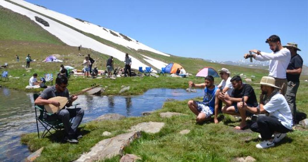 Şırnakın Faraşin Yaylasında karda rafting heyecanı