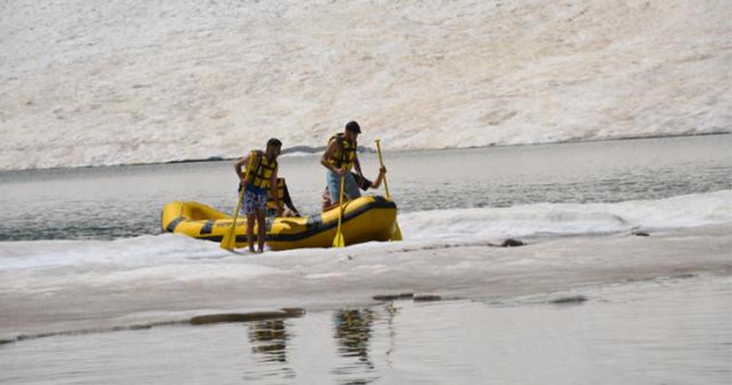 Şırnakın Faraşin Yaylasında karda rafting heyecanı