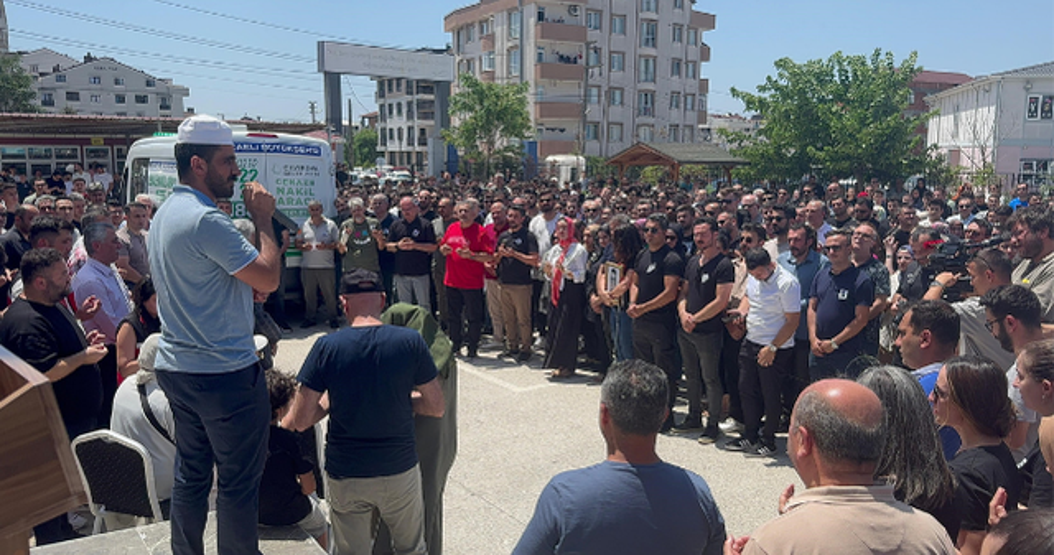 Yürekleri dağladılar Öldürülen müdür yardımcısının iki çocuğundan babaya son bakış