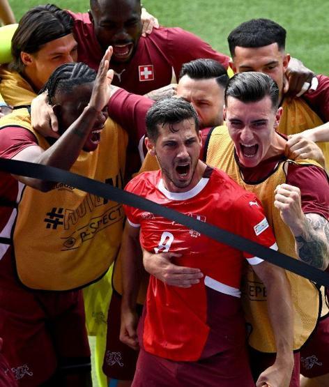 Son şampiyon İtalya, erken veda etti İsviçre çeyrek finalde