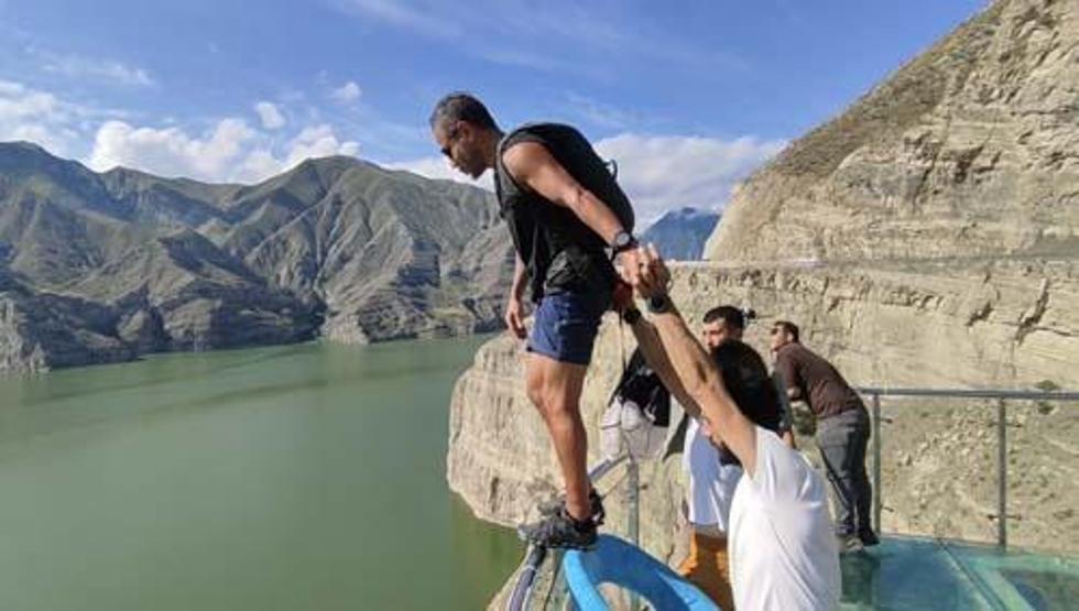 Yarasa Adam 143 metreden atladı
