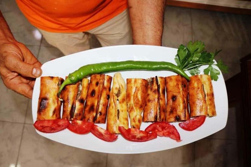 Türkiyenin en iyi 100 yemeği arasında Bafra pidesi yer aldı