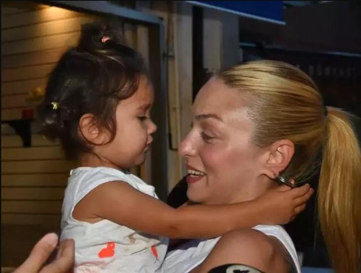 Seda Bakan ve Nilperi Şahinkayanın Bebek keyfi