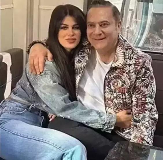 Turnikenin sunucusu Mehmet Ali Erbilden sevgilisi Gülseren Ceylana yasak Öpüşmene izin vermem