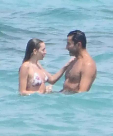 Denizde romantik anlar Kenan İmirzalıoğlu ile Sinem Kobal sezonu açtı