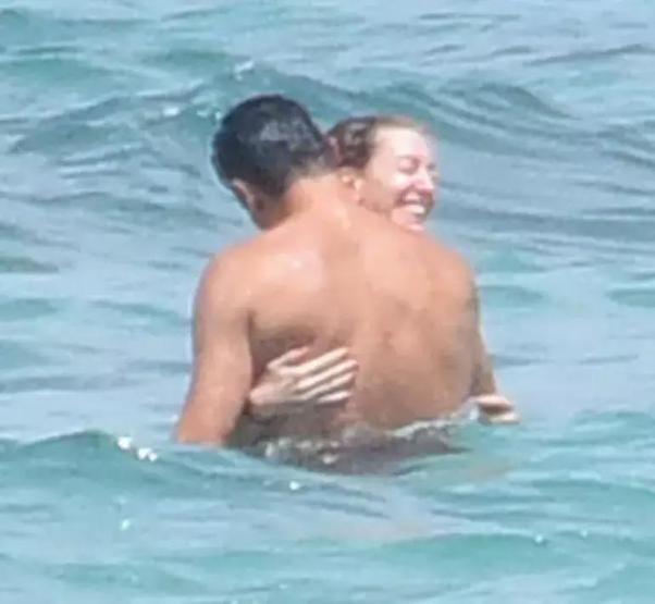 Denizde romantik anlar Kenan İmirzalıoğlu ile Sinem Kobal sezonu açtı