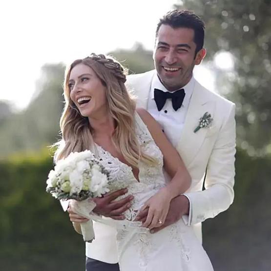 Denizde romantik anlar Kenan İmirzalıoğlu ile Sinem Kobal sezonu açtı