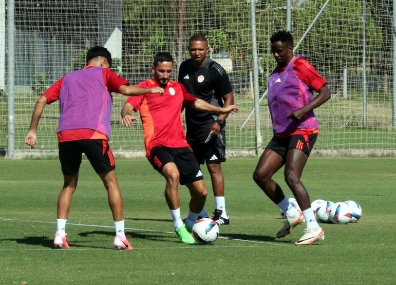Antalyasporda Alex de Souza mesaiye başladı