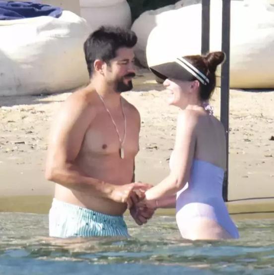 Denizde aşk başkadır Fahriye Evcen ve Burak Özçivitin romantik anları