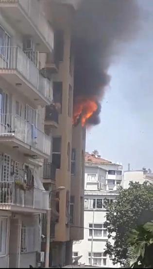 İstanbulda korku dolu anlar: Yangın çıkartanı bıçakladı, engelli arkadaşını kurtardı