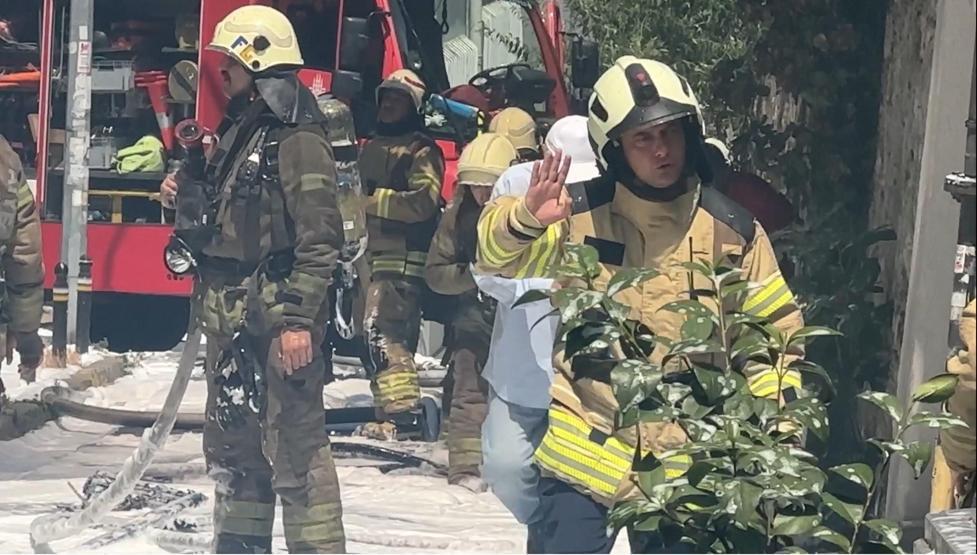 İstanbulda korku dolu anlar: Yangın çıkartanı bıçakladı, engelli arkadaşını kurtardı