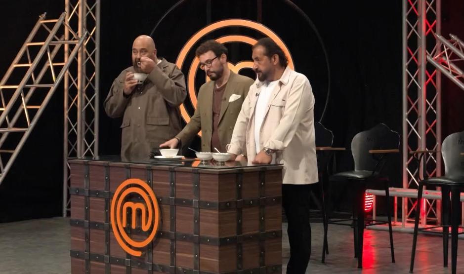 MasterChef mi, O Ses Türkiye mi Söylediği türkü ile Mehmet Şefi önce neşelendirdi, sonra şoke etti