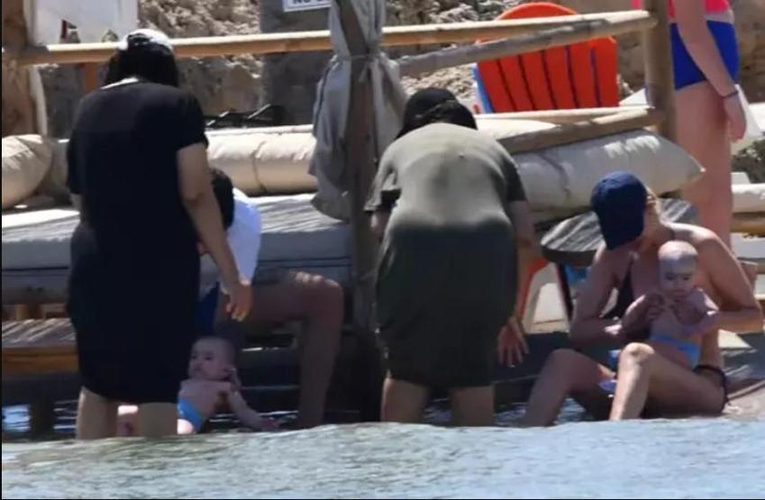 Çeşmede tatil sezonunu açtılar BEBEKLERİN DEDELERİNE BENZERLİKLERİ OLAY OLDU