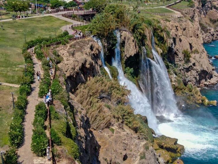 Antalyada turistlerin ilk durağı Düden Şelalesi