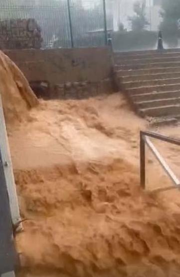 Bursa’da sağanak; sokak ve caddeler göle döndü