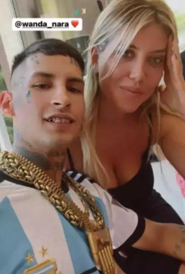 Galatasarayın yıldızı Mauro Icardiden alyanslı yanıt Wanda Nara soluğu L-Gantenin yanında aldı ama...