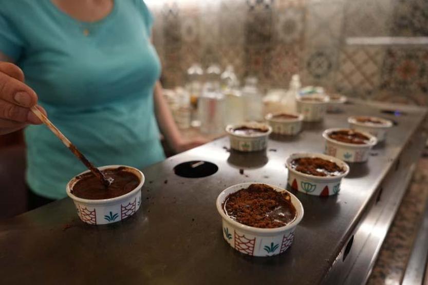135 yıllık kahve kültürü tarihi handa yaşatılıyor Telvesi batmayan dünyadaki tek kahve