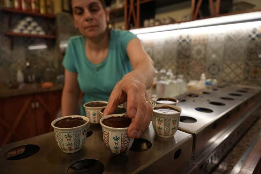 135 yıllık kahve kültürü tarihi handa yaşatılıyor Telvesi batmayan dünyadaki tek kahve