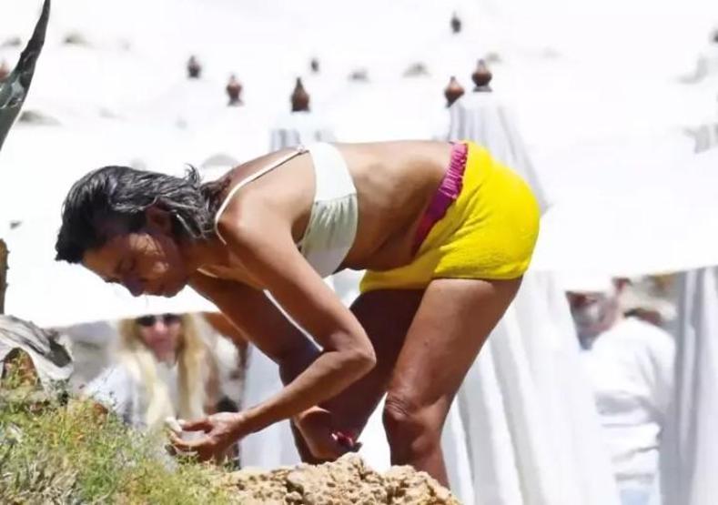 Plajın renkli Yıldız’ı Çeşme tatilinde görüntülendi