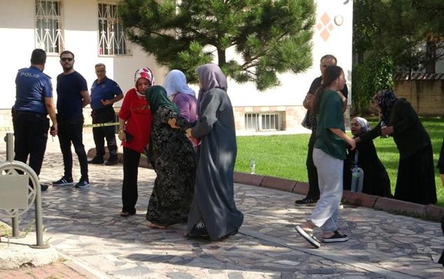 Komşular arasında çöp kavgası kanlı bitti: 2 yaralı