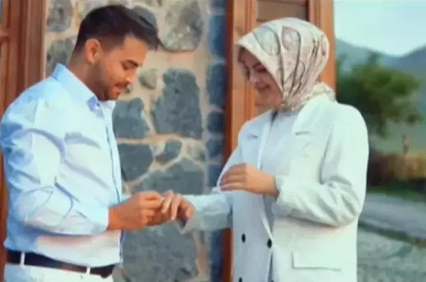 Kadir Ezildi, sevgilisi Gamze Türkmenle sözlendi Sosyal medya yıkıldı: Eşinin temizlik ve yemek derdi olmayacak