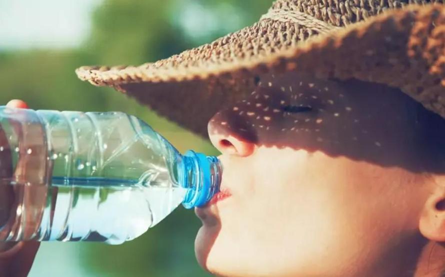 Tatile giderken sıvı ve mineral kaybına karşı dikkatli olun