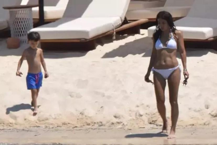 Cansu Tosun ile oğlu Marselin tatil keyfi