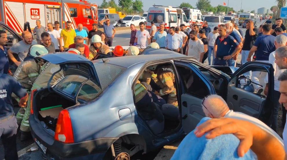 Refüjü aşarak karşı şeritte seyreden araca çarptı