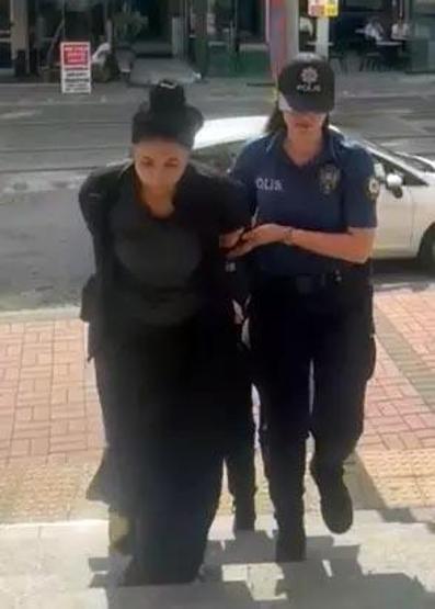 İşyeri sahibini oyalayıp paraları çaldılar