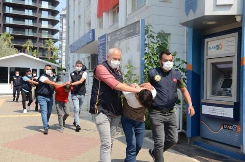 SAHİLDE TERÖR HALAYI 10 kişi tutuklandı