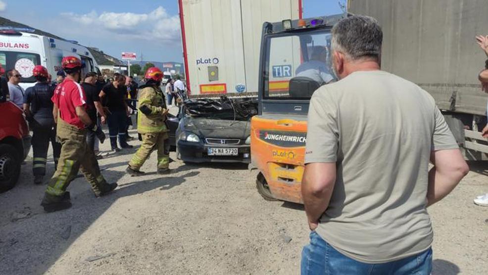 Görüntüler kan dondurdu Park halindeki TIRa çarptılar: 2 ölü