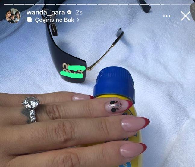 İcardi Wanda Nara barıştı Wanda Nara yüzüğünü geri taktı İcardi Instagramdan Wanda Naranın pozunu paylaştı