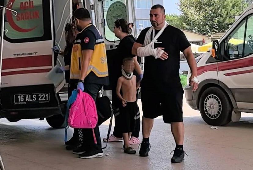 Oyuncak bebeğini bir an olsun bırakmadı Bursada feci kaza