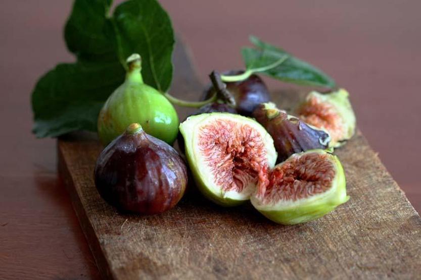 Ağustos ayının incisi bol bol tüketin Bu meyve adeta antioksidan ve lif deposu A, E, K gibi birçok vitamin içeriyor... Yoğurt veya peynirle tüketince faydası daha da katlanıyor