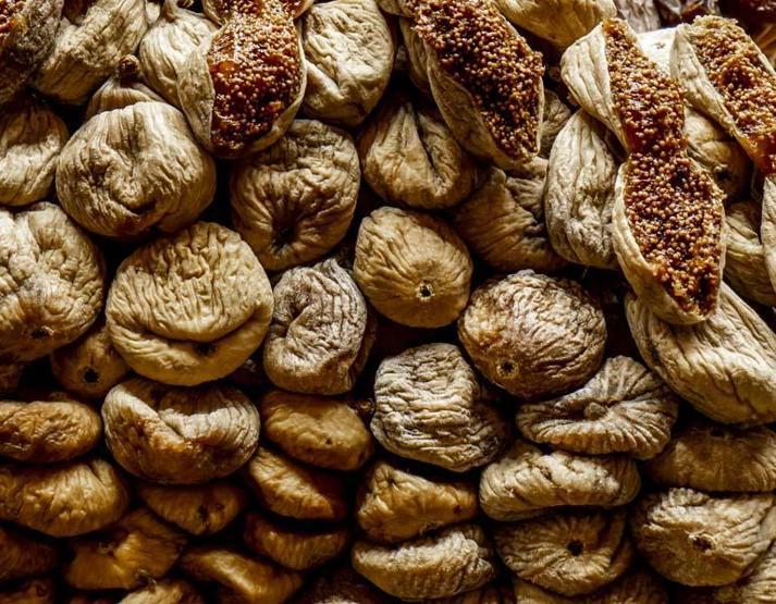 Ağustos ayının incisi bol bol tüketin Bu meyve adeta antioksidan ve lif deposu A, E, K gibi birçok vitamin içeriyor... Yoğurt veya peynirle tüketince faydası daha da katlanıyor