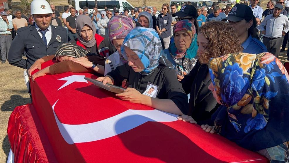 Bu acıya yürek dayanmaz Şehit babasına böyle veda etti...
