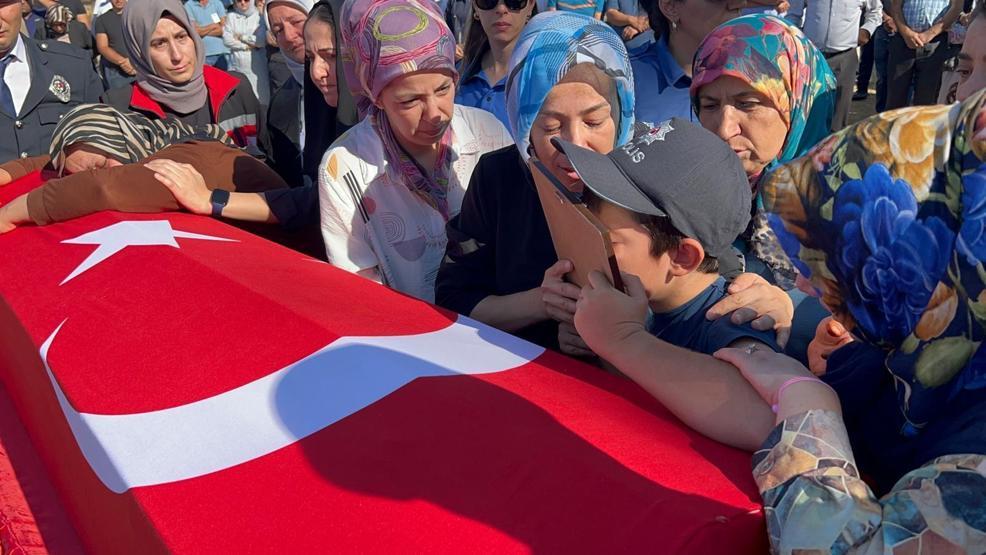 Bu acıya yürek dayanmaz Şehit babasına böyle veda etti...