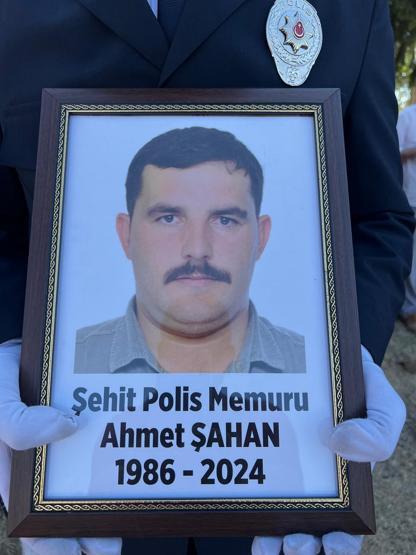 Bu acıya yürek dayanmaz Şehit babasına böyle veda etti...