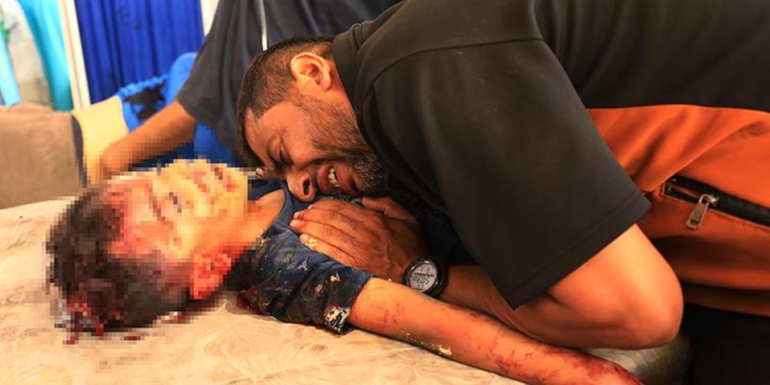 İsrail yine sivilleri vurdu: Evladı katledilen babanın son bakışı yürekleri dağladı