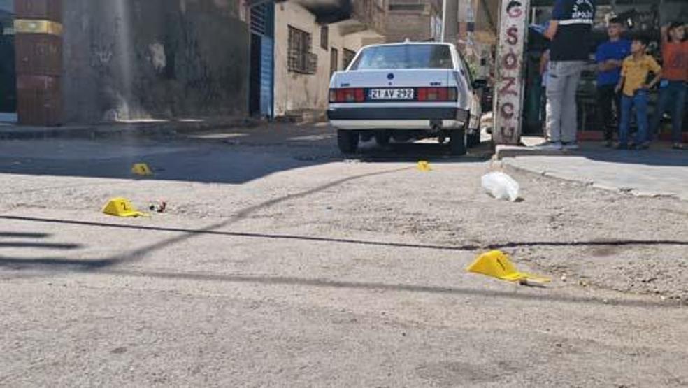 Ortalık savaş alanına döndü Husumetliler arasında silahlar çekildi