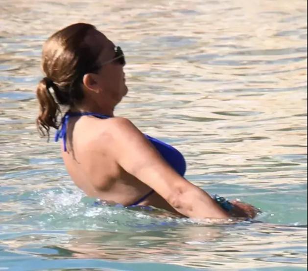 Çeşme tatili devam ediyor Fit hali dikkat çekti
