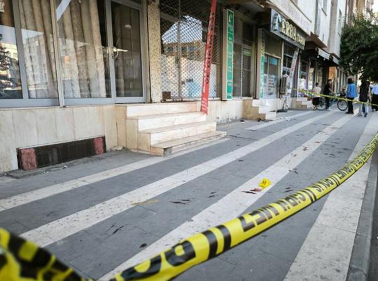 Diyarbakırda silahlı kavgada 2 kişi yaralandı