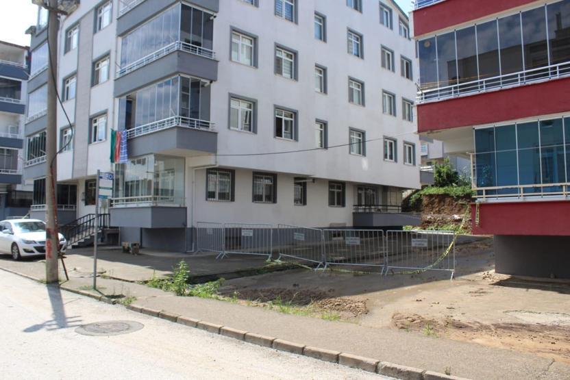 Orduda sağanak sonrası istinat duvarı çöktü